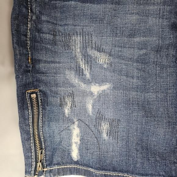 Guess Los Angeles denim mini skirt side zippers stitched designs size 29 - Picture 3 of 12